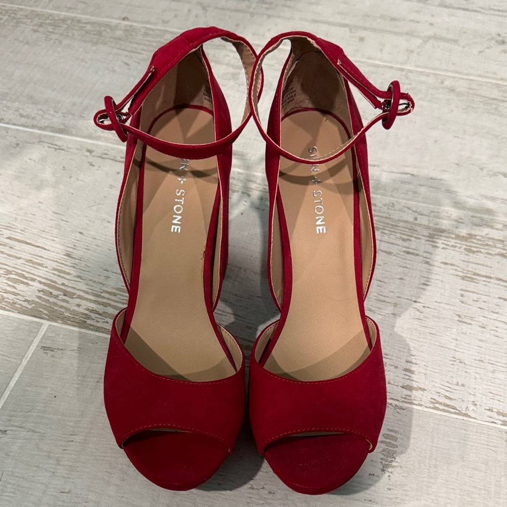 Elegant Red Women's Heels in size 9 1/2 👠